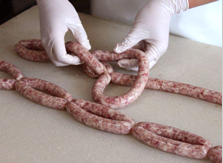 充填(ソーセージ類)